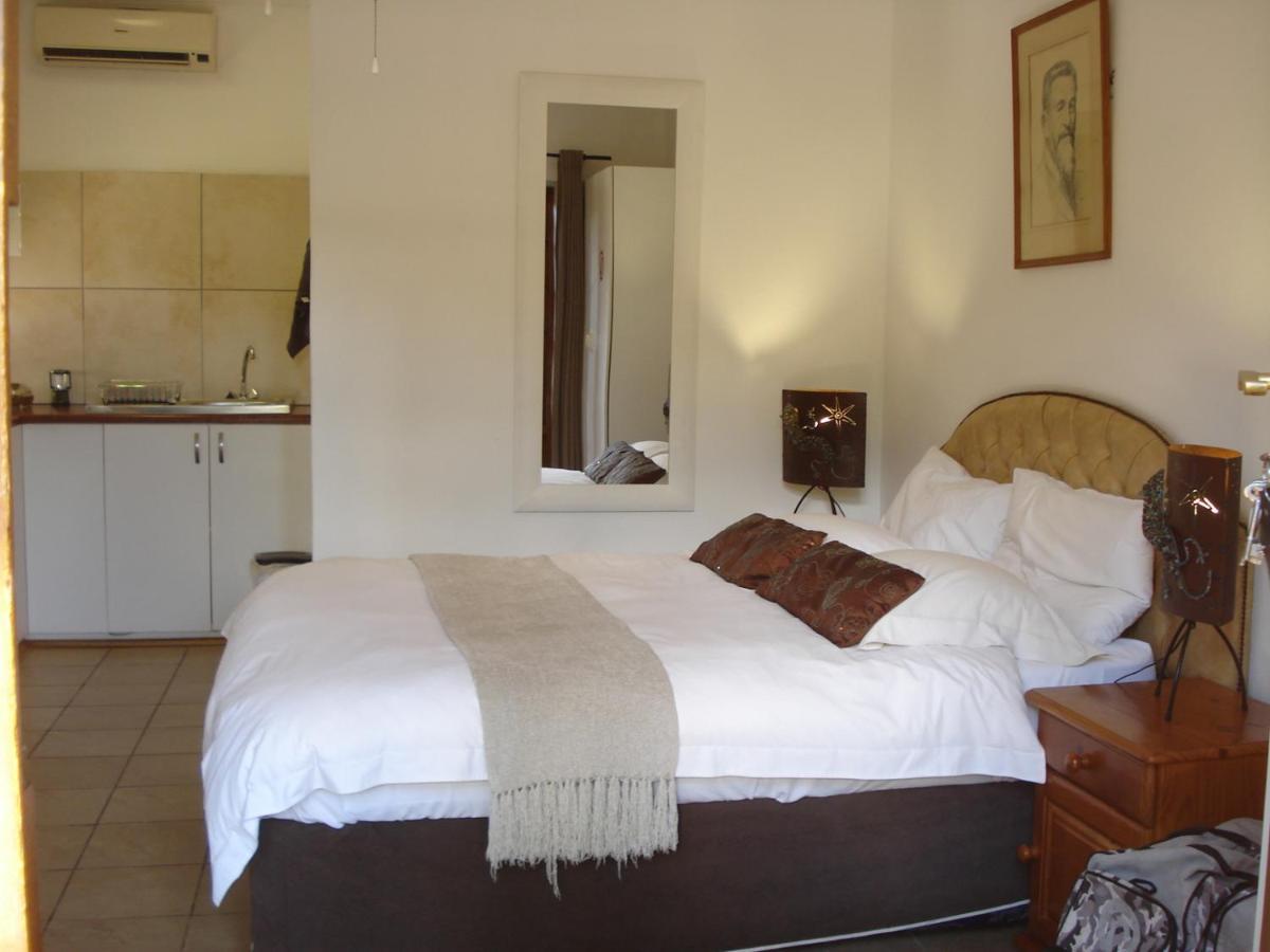 Kuru-Kuru Guesthouse Куруман Екстер'єр фото